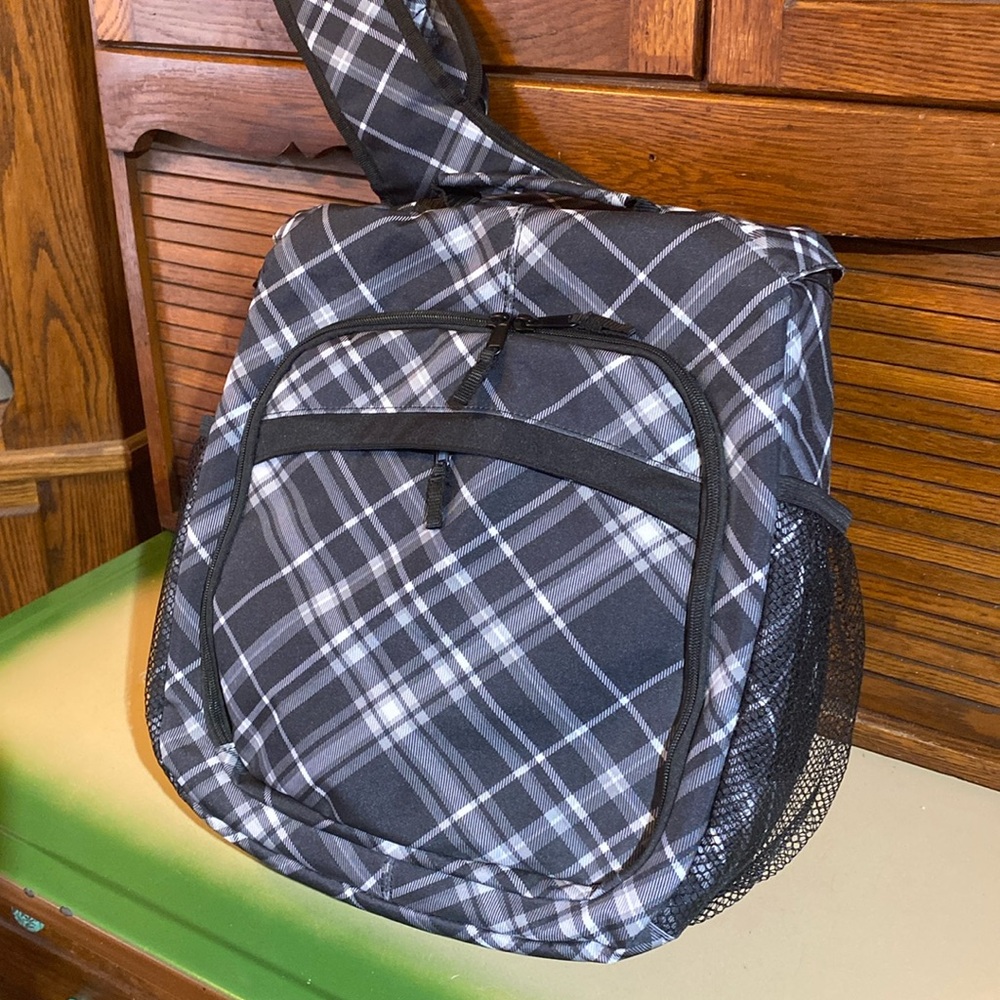 Thirty one  insulated one shoulder backpack.